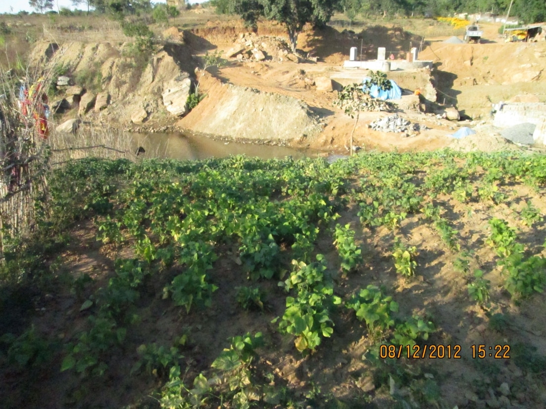 Garden development beside the Ánanda Nagar Water Project