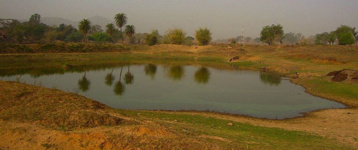 The green landscape and waterways of Ánanda Nagar
